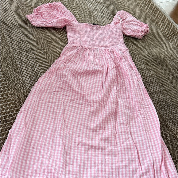 New Look Dresses & Skirts - New Look Pink Checkered Puff Sleeve Dress maternity